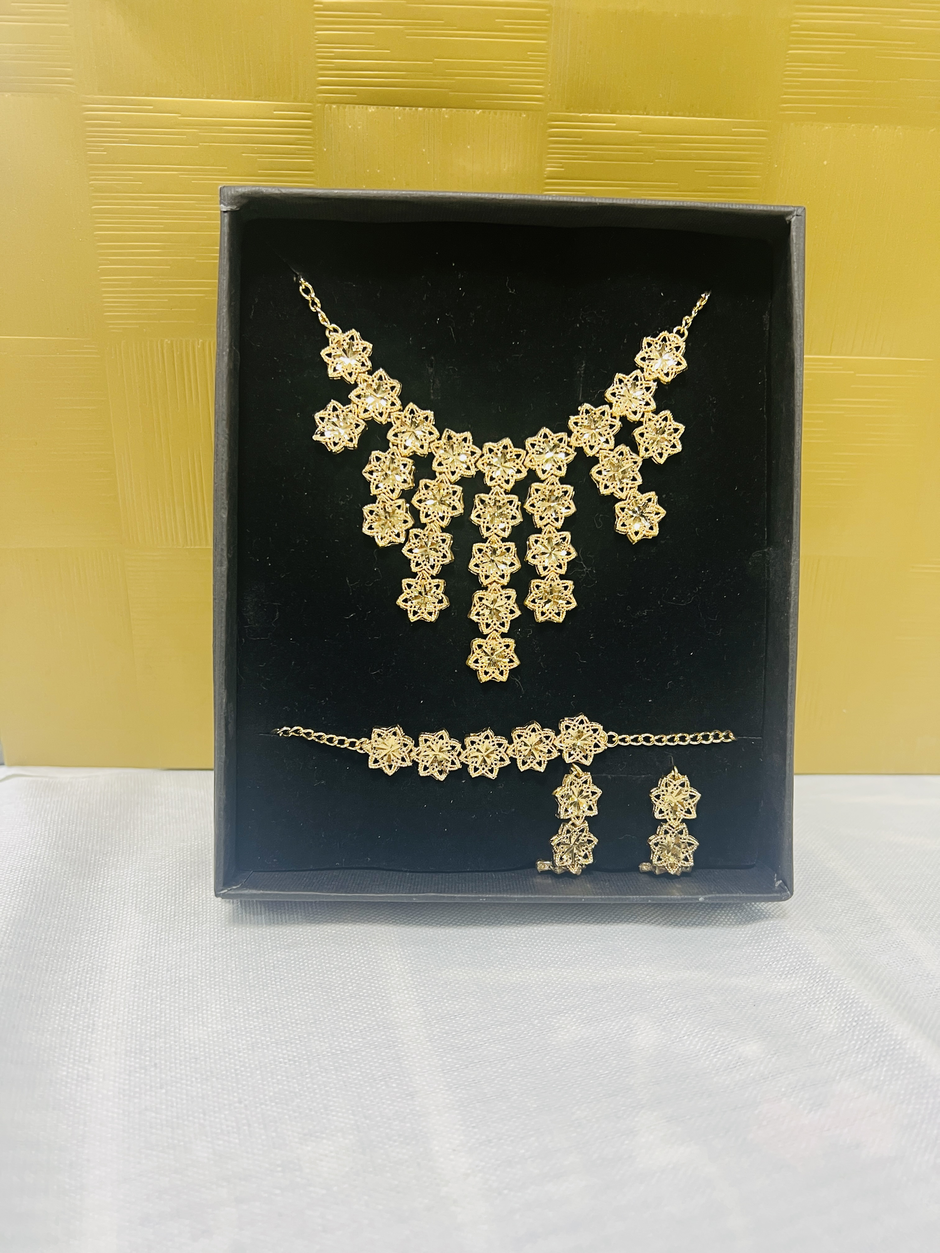 سرویس بدلیجات رنگ ثابت شرابه ای