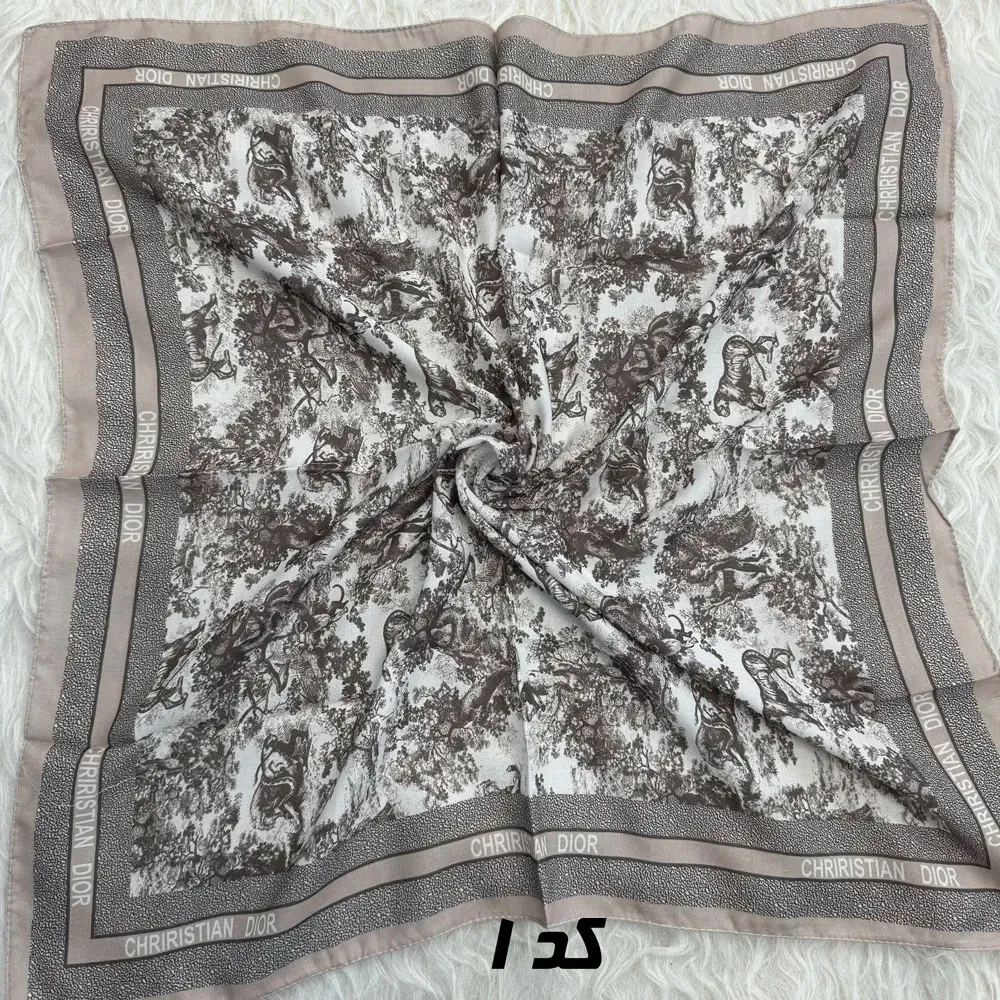 مینی اسکارف کرمی نخ قواره 65x65 سانتیمتر مناسب استفاده روزمره بدون آبرفت و رنگ رفت